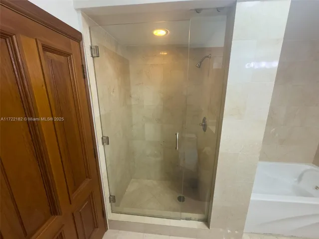 $5,500 | 6365 Collins Avenue, Unit 1506, Miami Beach, FL 33141