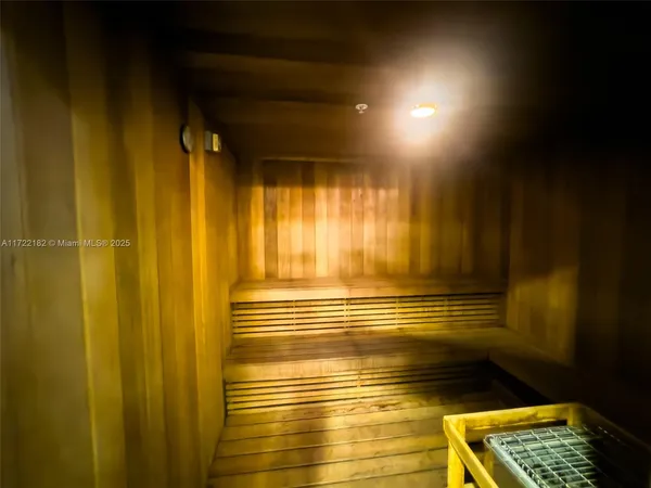 $5,500 | 6365 Collins Avenue, Unit 1506, Miami Beach, FL 33141