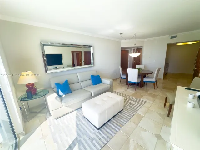 $5,500 | 6365 Collins Avenue, Unit 1506, Miami Beach, FL 33141