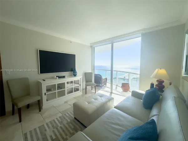 $5,500 | 6365 Collins Avenue, Unit 1506, Miami Beach, FL 33141