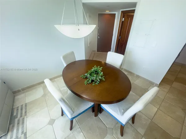 $5,500 | 6365 Collins Avenue, Unit 1506, Miami Beach, FL 33141