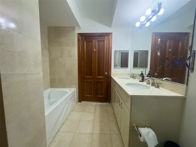 $5,500 | 6365 Collins Avenue, Unit 1506, Miami Beach, FL 33141