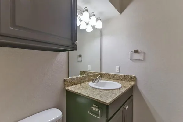 $1,045 | 820 Southeast Parkway, Azle, TX 76020