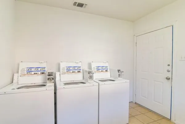 $1,045 | 820 Southeast Parkway, Azle, TX 76020