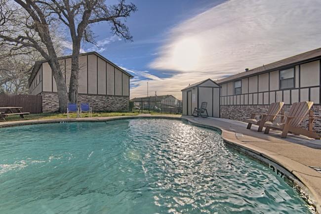 820 Southeast Parkway Azle, TX 76020 - Photo 9 of 9 a view of backyard with seating space