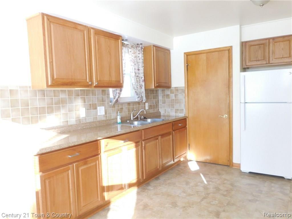 3914 West Thirteen Mile Road Royal Oak, MI 48073 - Photo 9 of 22