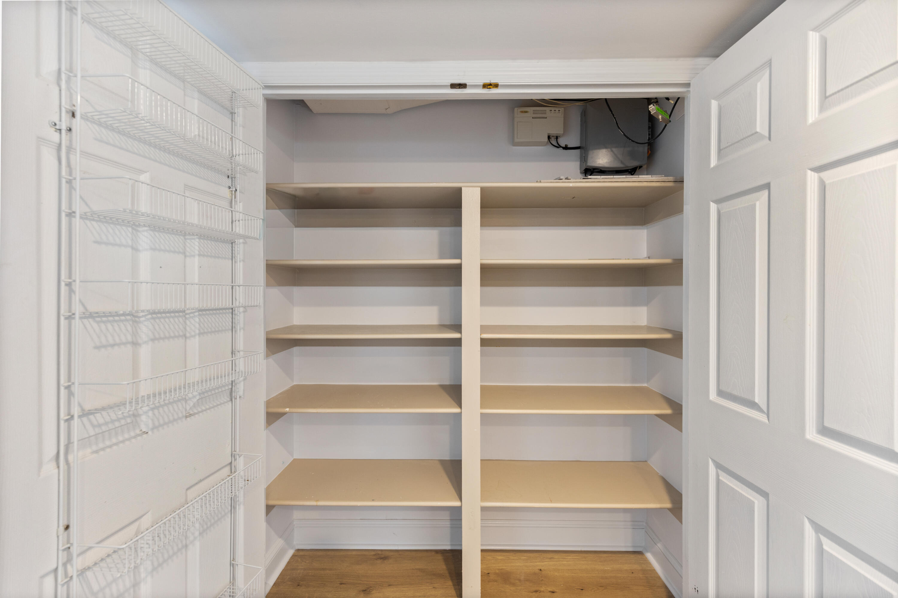1131 Stringers Ridge Road, Unit 11G Chattanooga, TN 37405 - Photo 21 of 48 HALL PANTRY