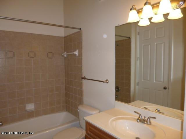 2014 Pond Ridge Court, Unit 1103 Fleming Island, FL 32003 - Photo 9 of 12 Guest Bathroom