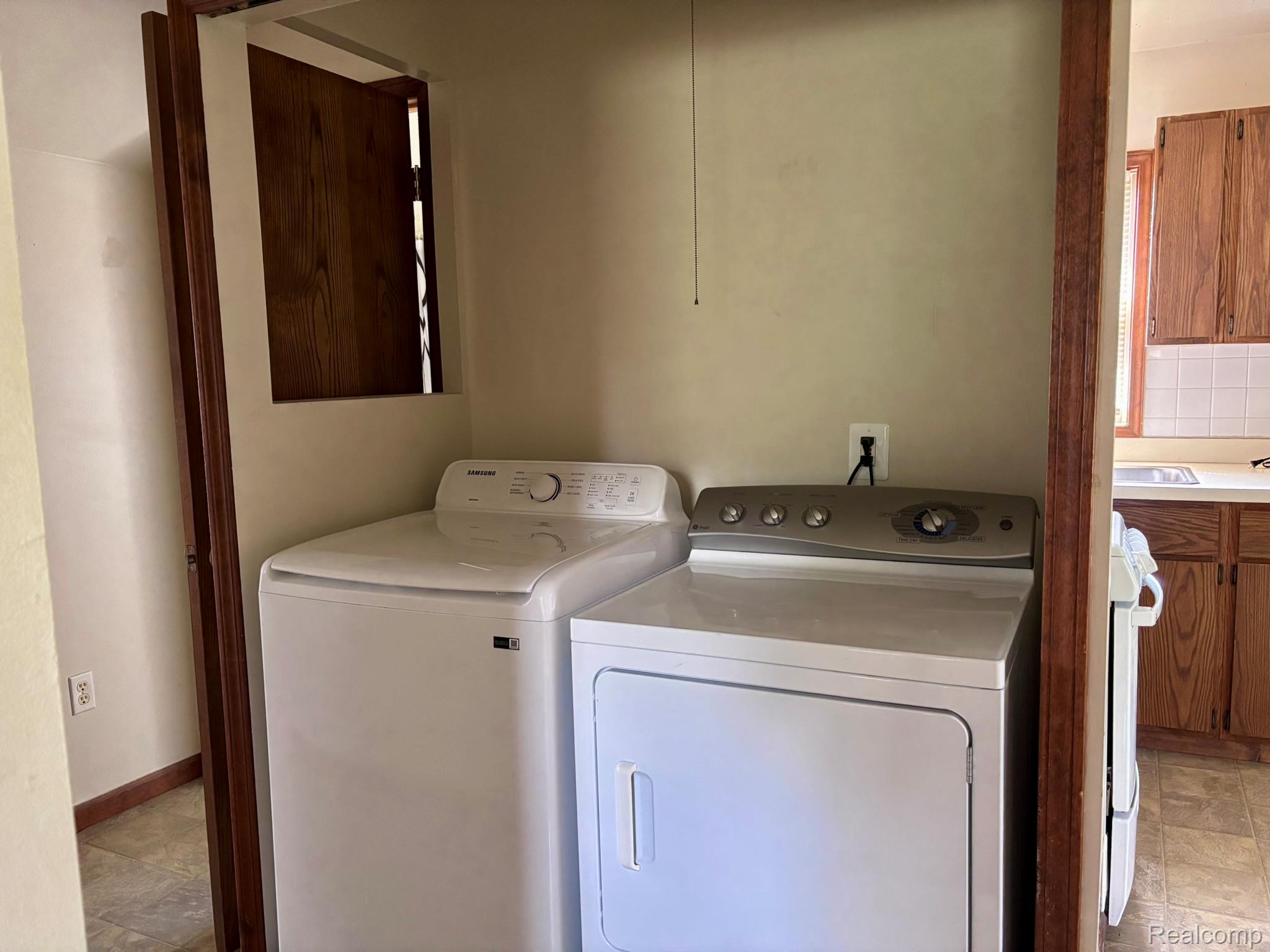 Dedicated laundry alcove with white appliances