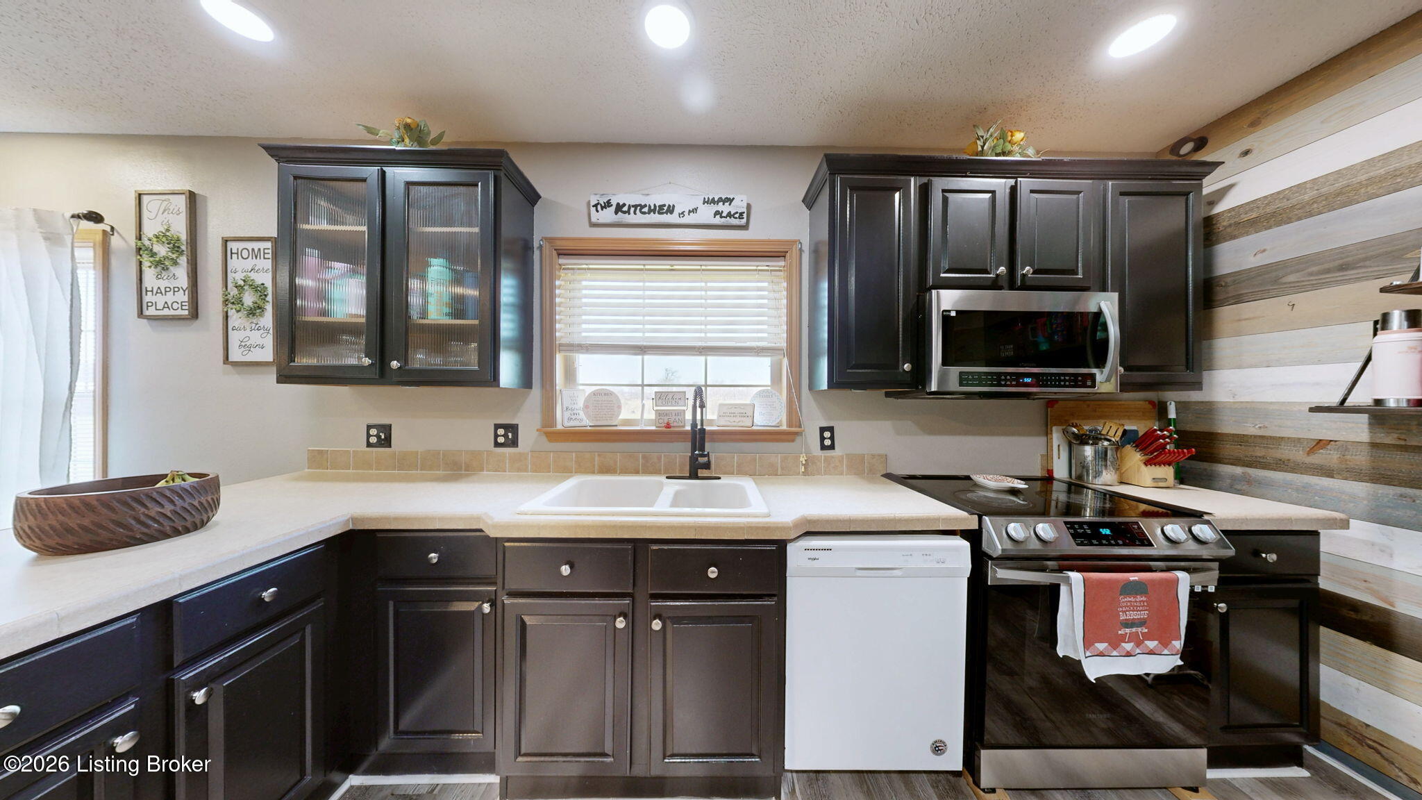 556 Boone Road Carrollton, KY 41008 - Photo 5 of 38 view 2 of the kitchen