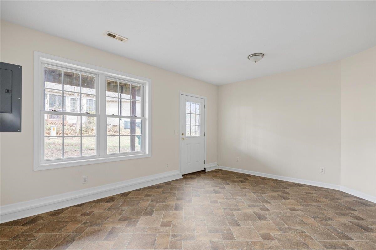 3043 Diamond Spring Lane Harrisonburg, VA 22801 - Photo 5 of 28