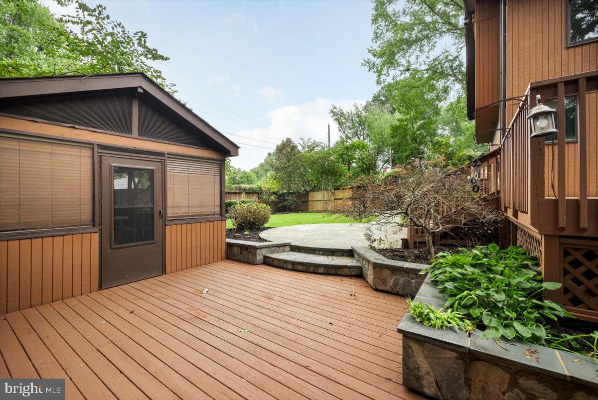 8403 Aubrey Drive Manassas, VA 20111 - Photo 25 of 30 Lower deck