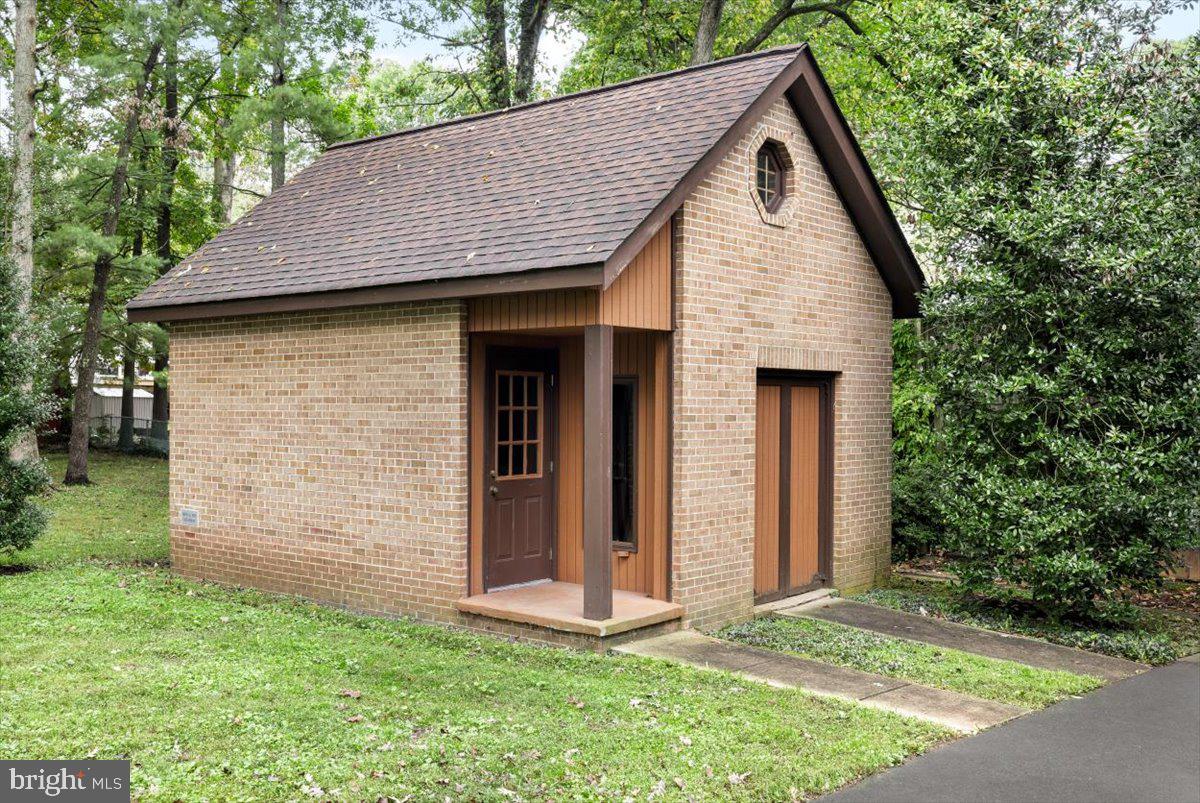8403 Aubrey Drive Manassas, VA 20111 - Photo 6 of 30 2 Story brick shed