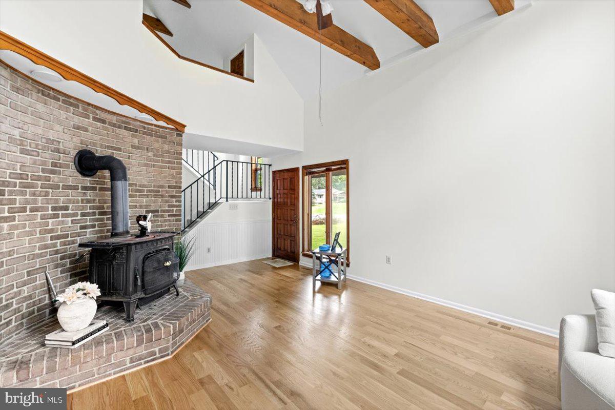 8403 Aubrey Drive Manassas, VA 20111 - Photo 8 of 30 Entrance/ living room