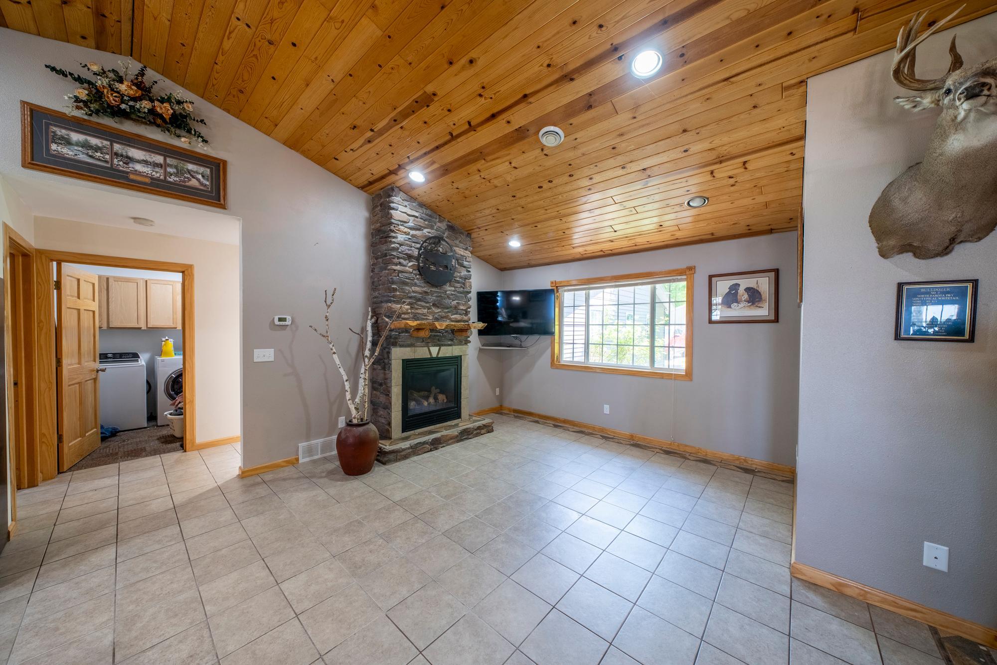 44585 Monument Beach Loop Pelican Rapids, MN 56572 - Photo 9 of 47