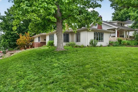 $690,000 | 1624 West 50 Street, Kansas City, MO 64112