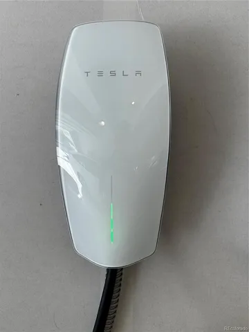 a view of entryway in room