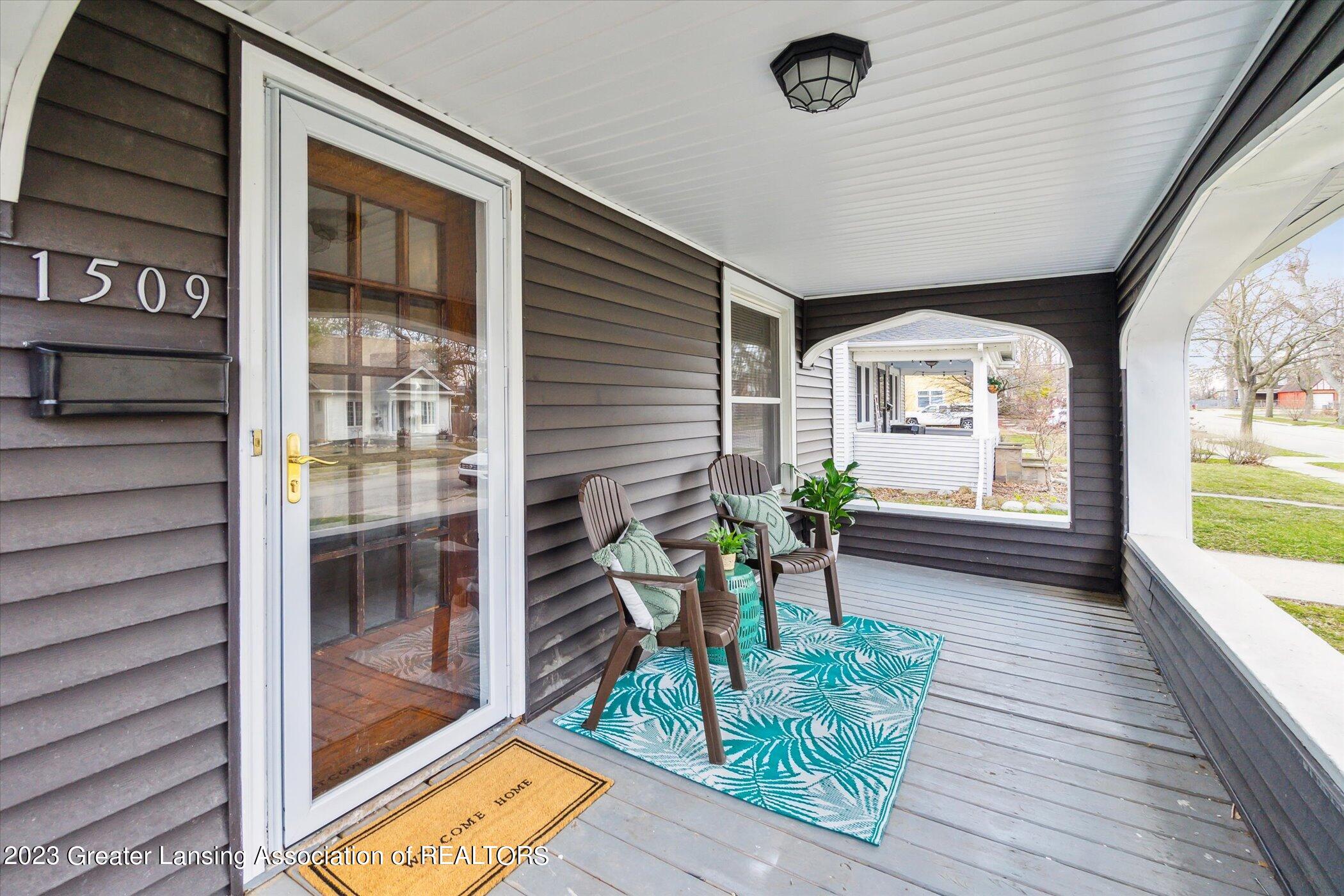 1509 Osborn Road Lansing, MI 48915 - Photo 4 of 33 05-1509-Osborn-Rd-Lansing-MI-48915-Windo