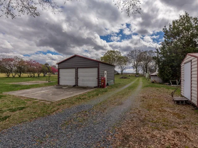 a view of a house with backyard