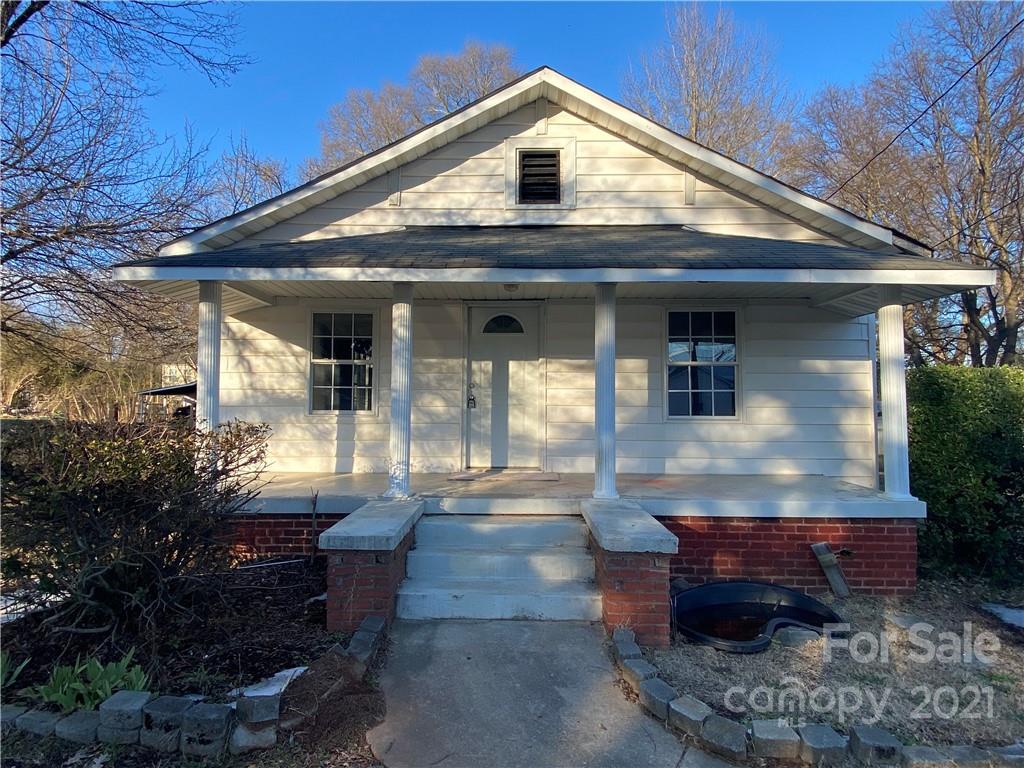 489 Union Cemetery Road Southwest Concord, NC 28027 - Photo 2 of 19 a front view of a house with garden