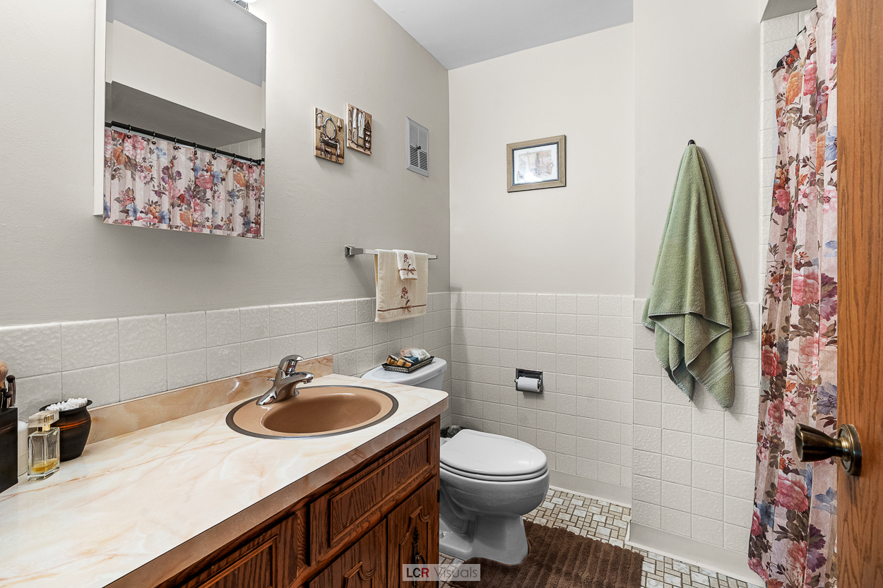 7616 West Lawrence Avenue, Unit 2B Harwood Heights, IL 60706 - Photo 12 of 15 a bathroom with a sink vanity and toilet