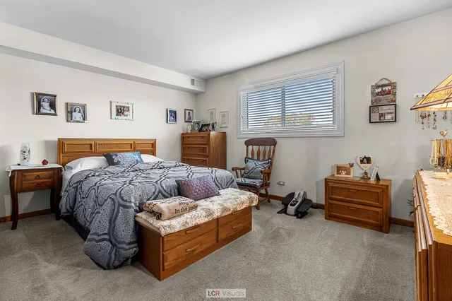 $235,000 | 7616 West Lawrence Avenue, Unit 2B, Harwood Heights, IL 60706