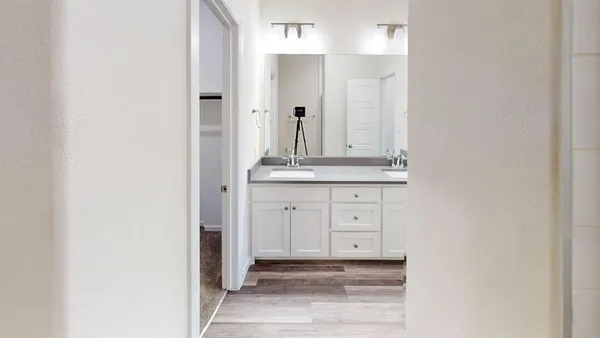 $2,575 | 16164 Doe Lk Drive, Frisco, TX 75033