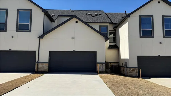 $2,575 | 16164 Doe Lk Drive, Frisco, TX 75033