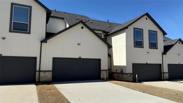 $2,575 | 16164 Doe Lk Drive, Frisco, TX 75033