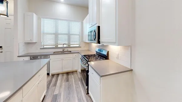 $2,575 | 16164 Doe Lk Drive, Frisco, TX 75033