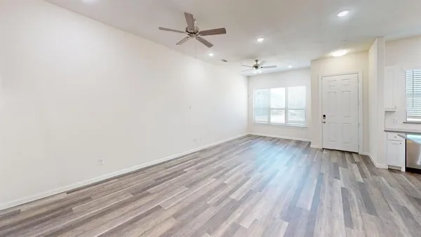 $2,575 | 16164 Doe Lk Drive, Frisco, TX 75033