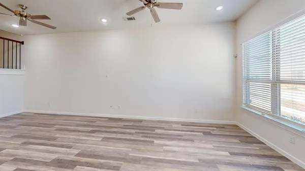 $2,575 | 16164 Doe Lk Drive, Frisco, TX 75033