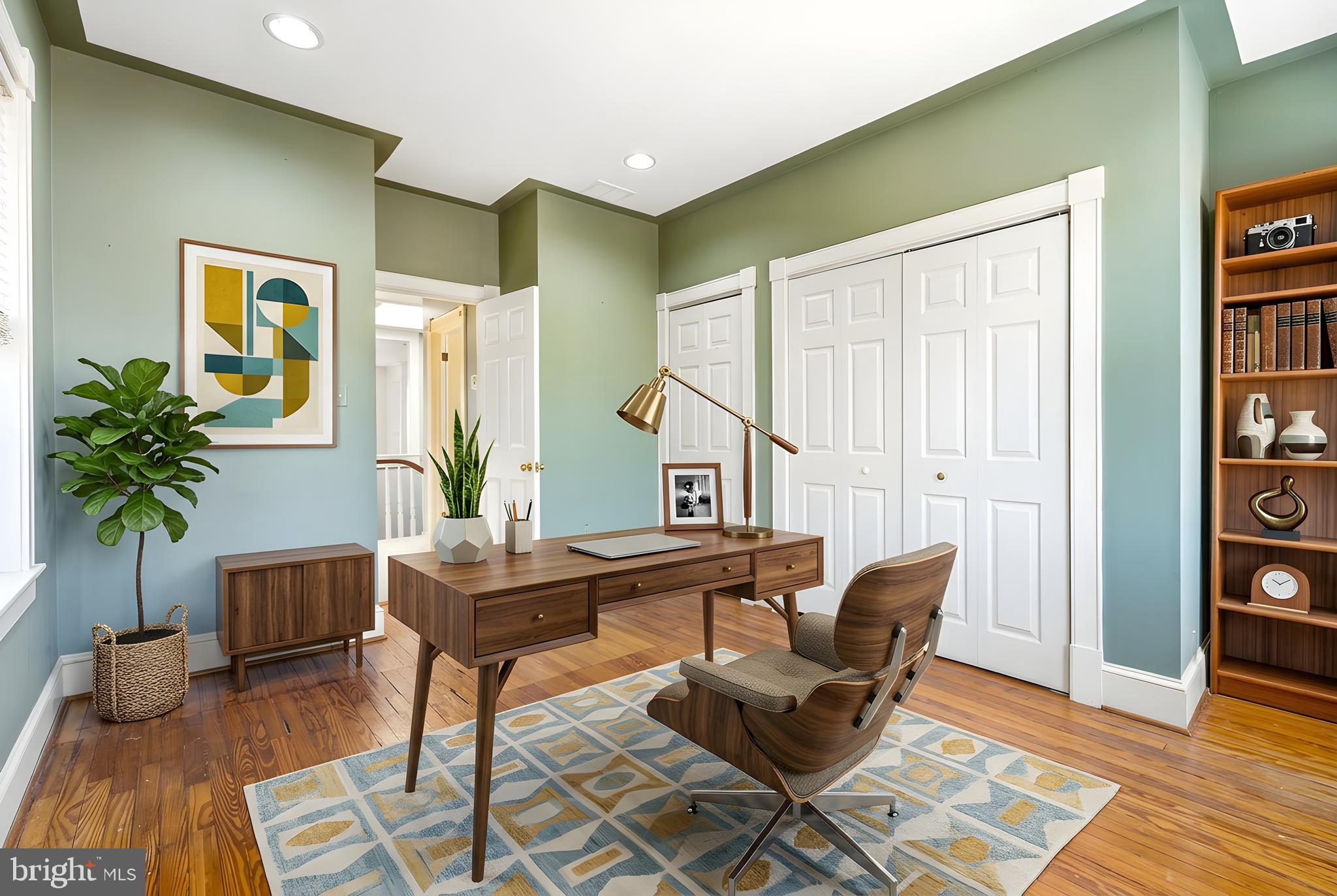 2033 East Pratt Street Baltimore, MD 21231 - Photo 25 of 61 a living room with furniture and wooden floor
