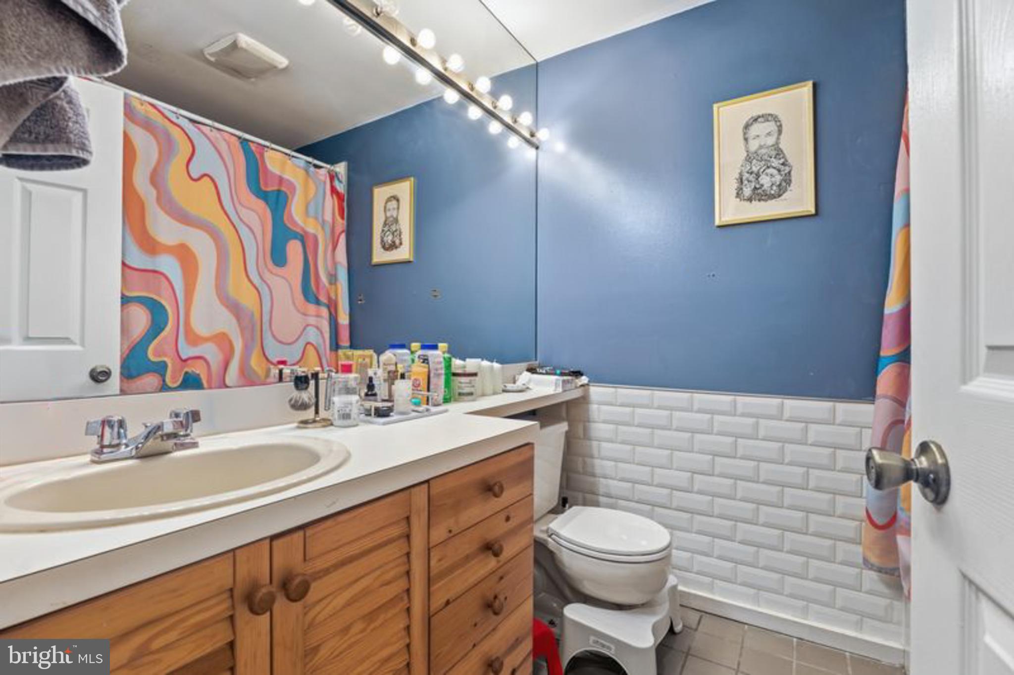 2033 East Pratt Street Baltimore, MD 21231 - Photo 59 of 61 a bathroom with a sink a toilet and a mirror