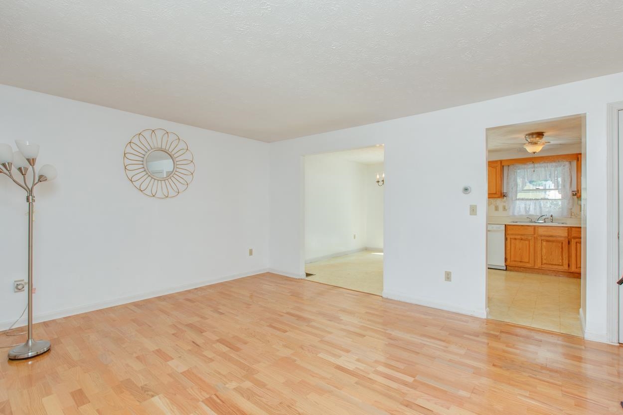 40 Ruth Avenue Manchester, NH 03109 - Photo 13 of 40