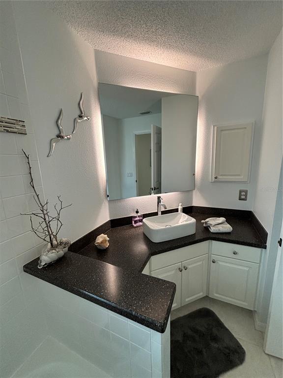 1332 Capri Isles Boulevard Venice, FL 34292 - Photo 17 of 30