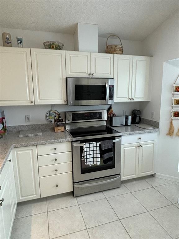 1332 Capri Isles Boulevard Venice, FL 34292 - Photo 10 of 30