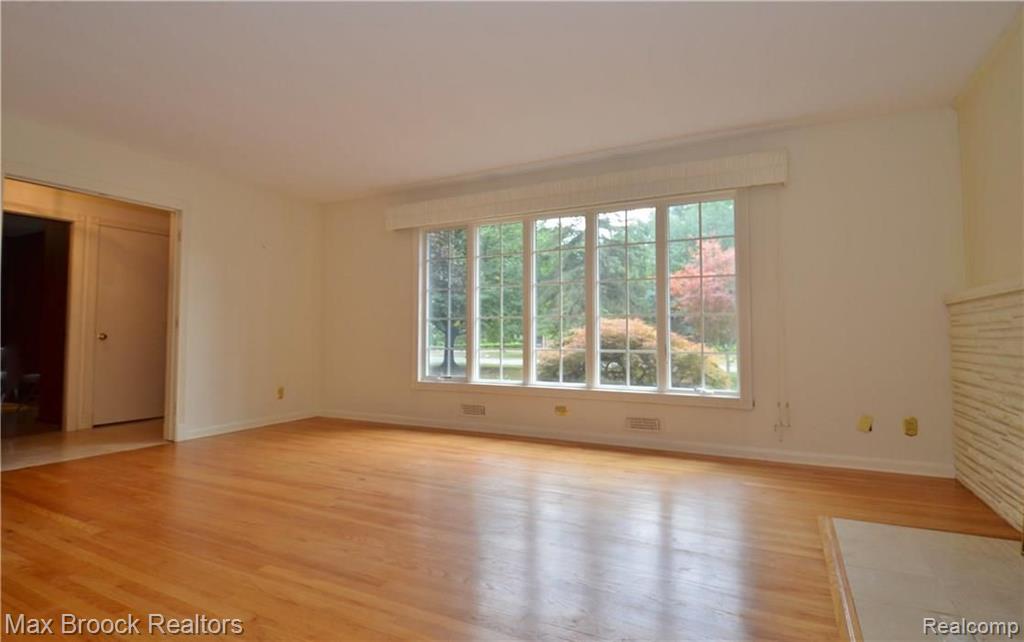 18900 Riverside Drive Beverly Hills, MI 48025 - Photo 7 of 19