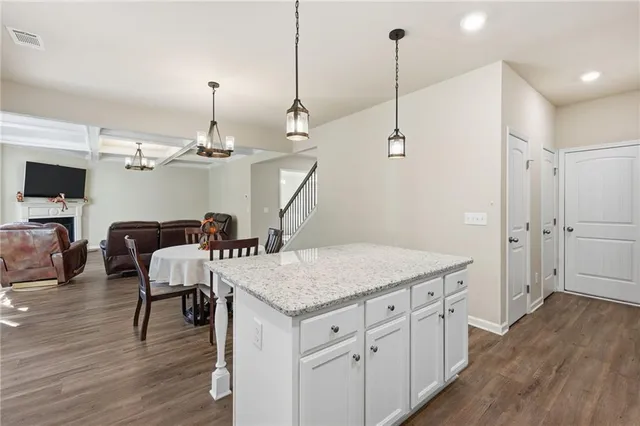 a view of a kitchen and kitchen island