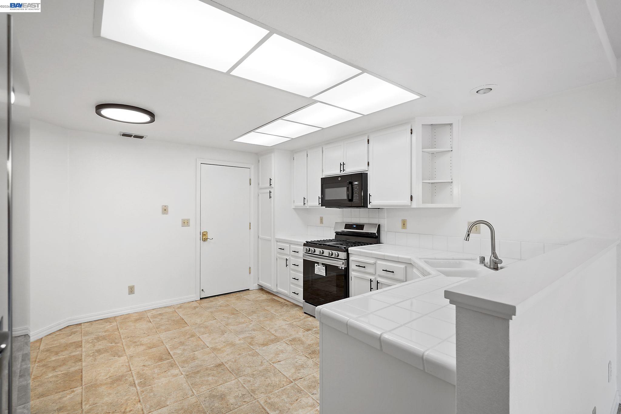 493 South Clovercrest Lane San Ramon, CA 94582 - Photo 6 of 22