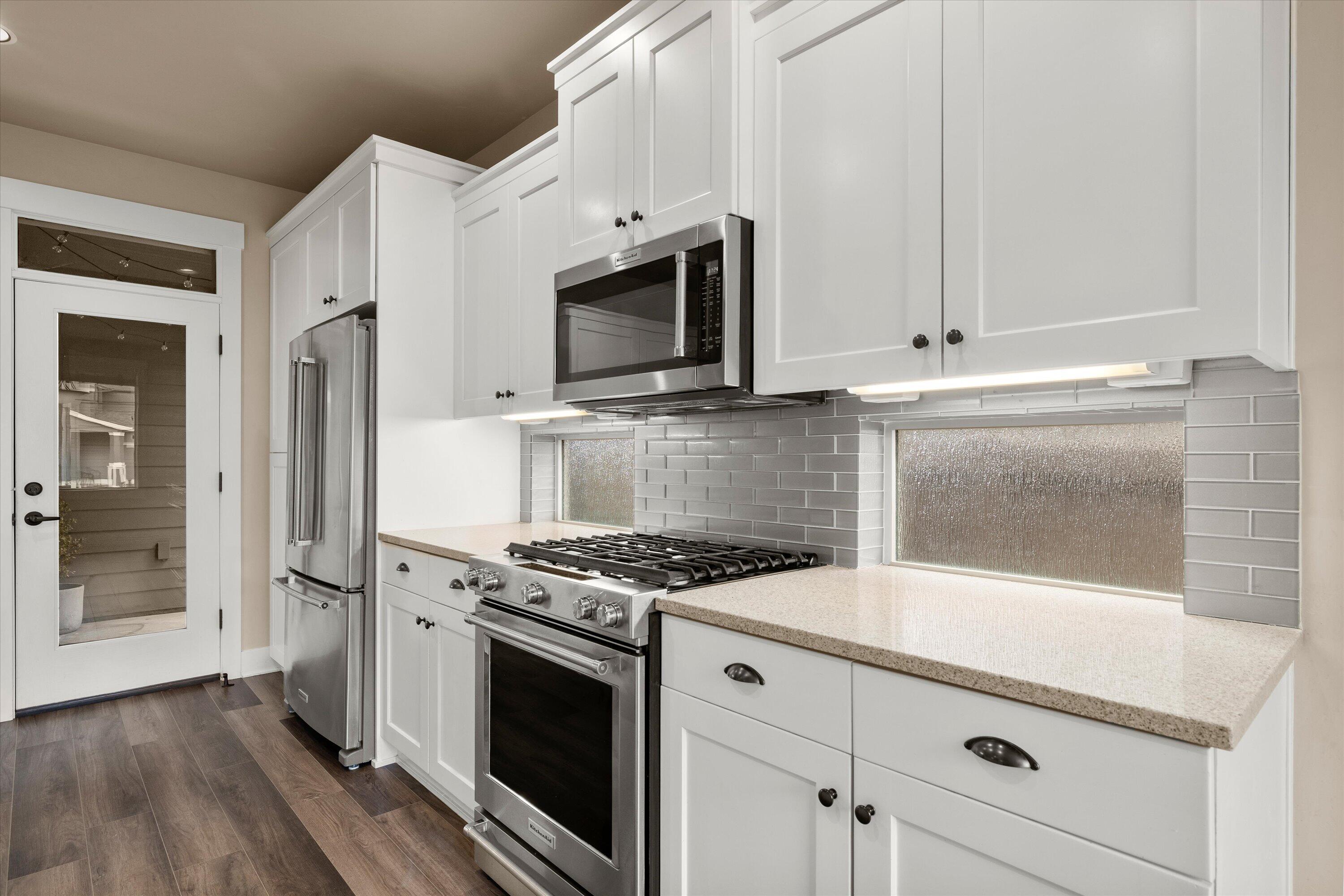 20909 Sotra Loop Bend, OR 97702 - Photo 6 of 38 Kitchen 4