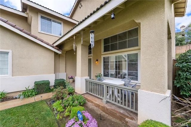 a view of a house with porch and garden