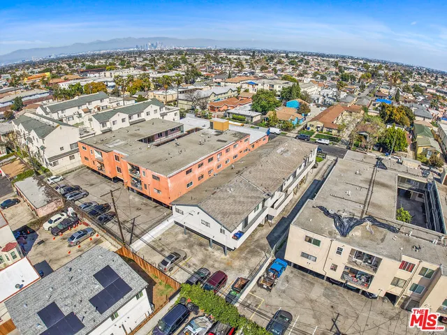 $2,450,000 | 6339 10th Avenue, Los Angeles, CA 90043