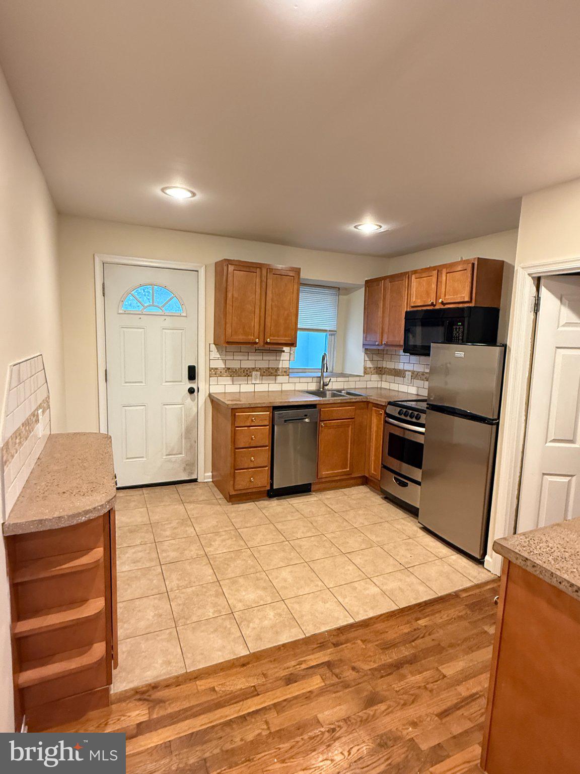 6 Woodmont Road Conshohocken, PA 19428 - Photo 3 of 11 Gallery Image 3
