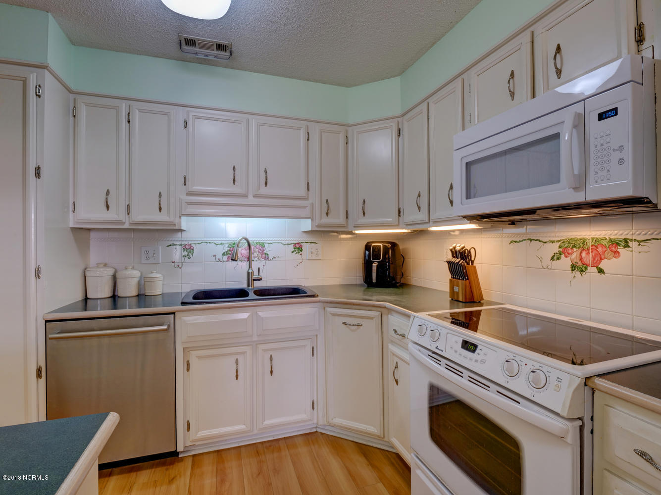 316 North Hampton Road Wilmington, NC 28409 - Photo 10 of 27 316 N Hampton Rd Wilmington NC-large-011