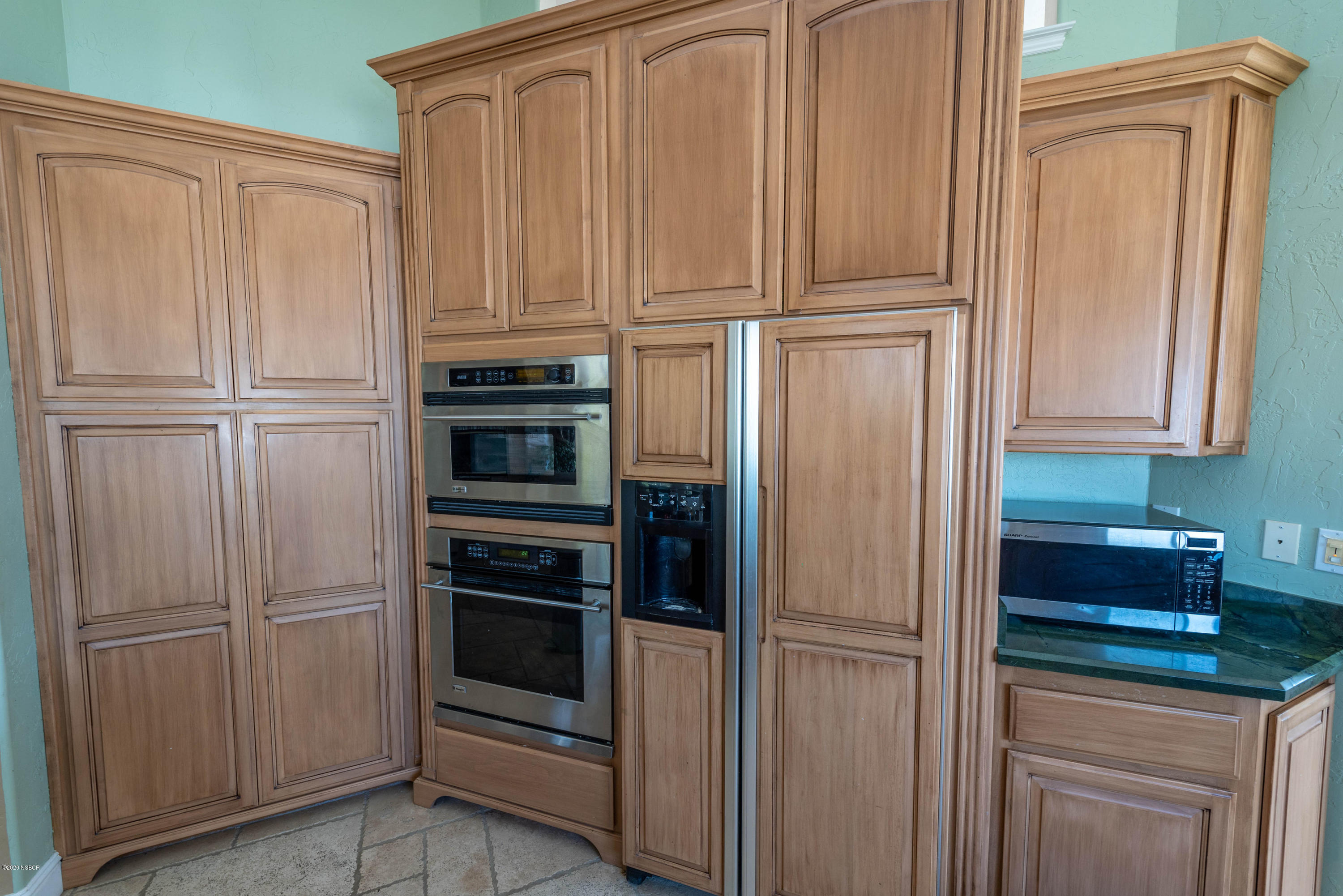 2610 Le Valley Road Lompoc, CA 93436 - Photo 9 of 36 a kitchen with appliances and cabinets