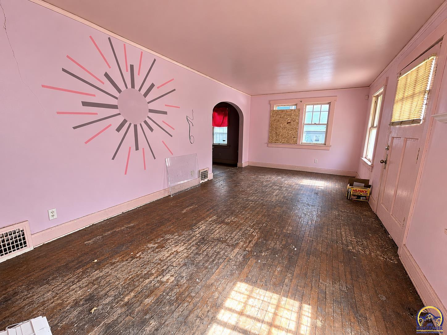 711 Southeast Lawrence Street Topeka, KS 66607 - Photo 2 of 12