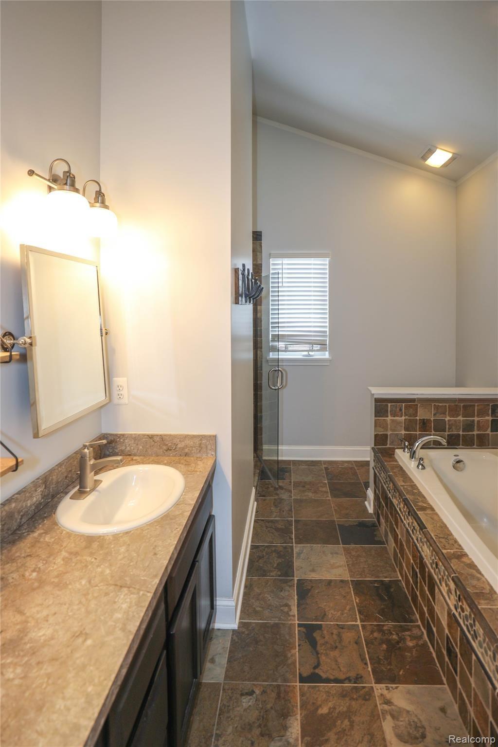 444 Circle Point Clarkston, MI 48348 - Photo 19 of 39 20.1
