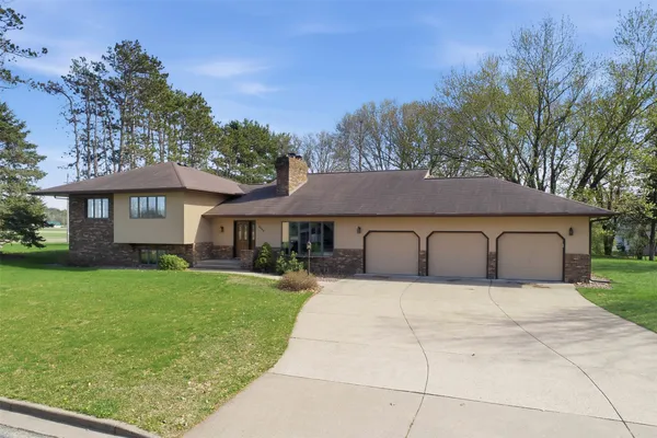 $464,000 | 2932 Plum Tree Circle North, Menomonie, WI 54751