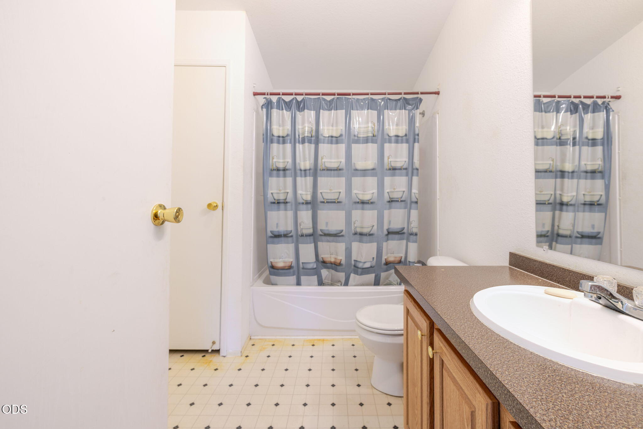 8628 Southwest Crater Loop Road Terrebonne, OR 97760 - Photo 23 of 36 a bathroom with a sink a toilet and shower